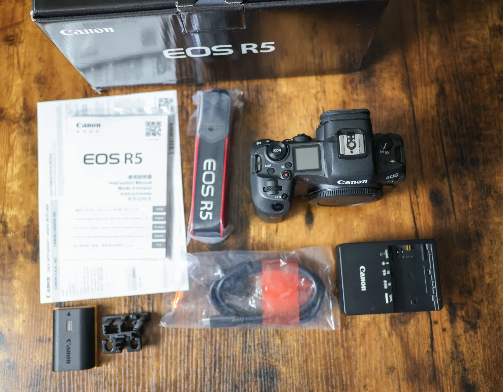 CANON EOS R5 45MP MIRRORLESS DIGITAL CAMERA BODY - 7000 Clicks MINT!