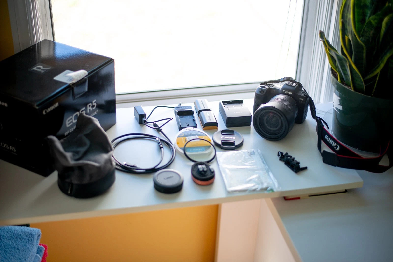 Barely Used Canon EOS R5 45.0MP Mirrorless Camera (RF 24-105mm f/4 L IS USM Lens