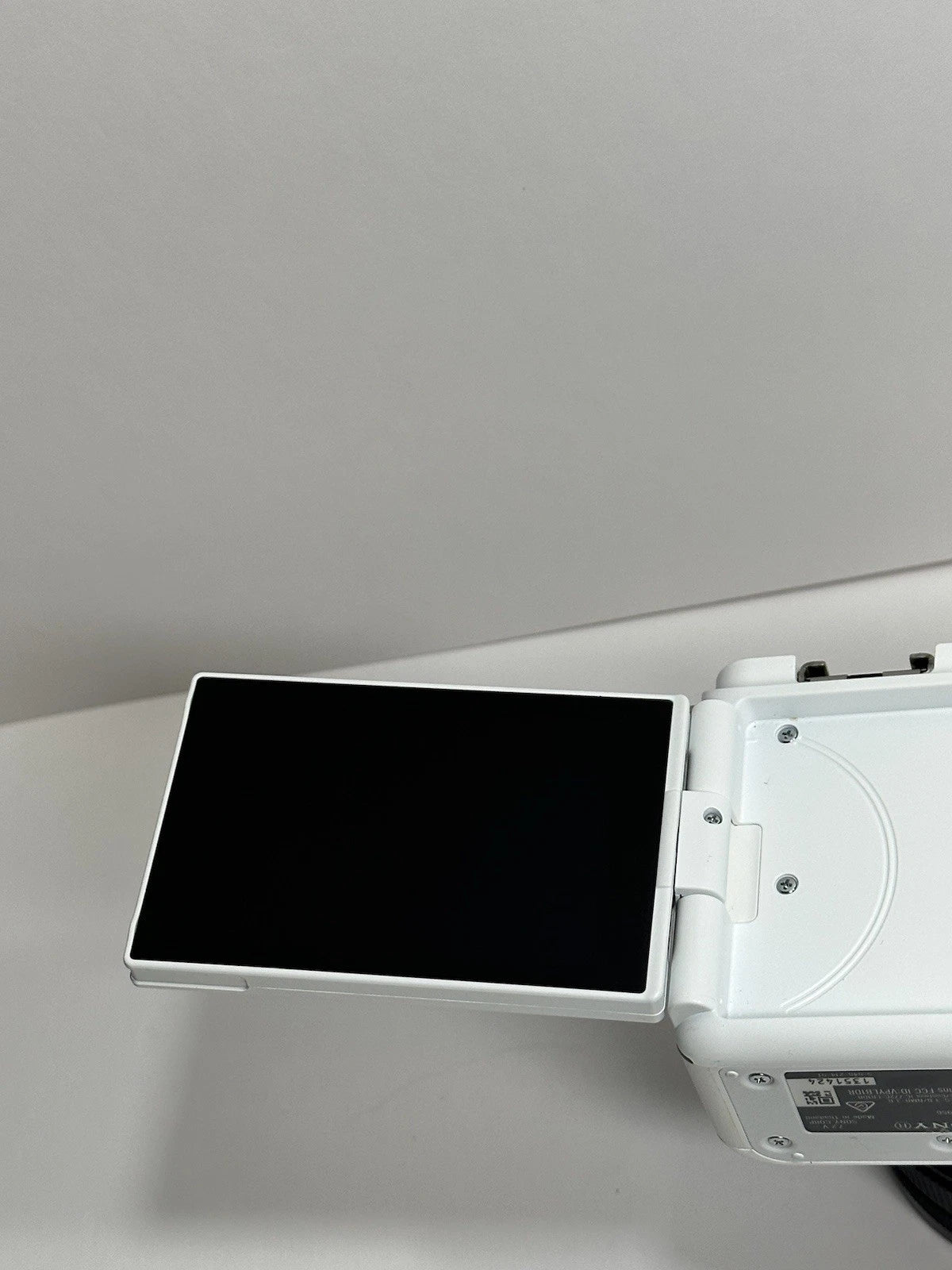 Sony Alpha ZV-E1 4K Mirrorless Camera White (ILCZVE1/B) + 28-60mm Lens