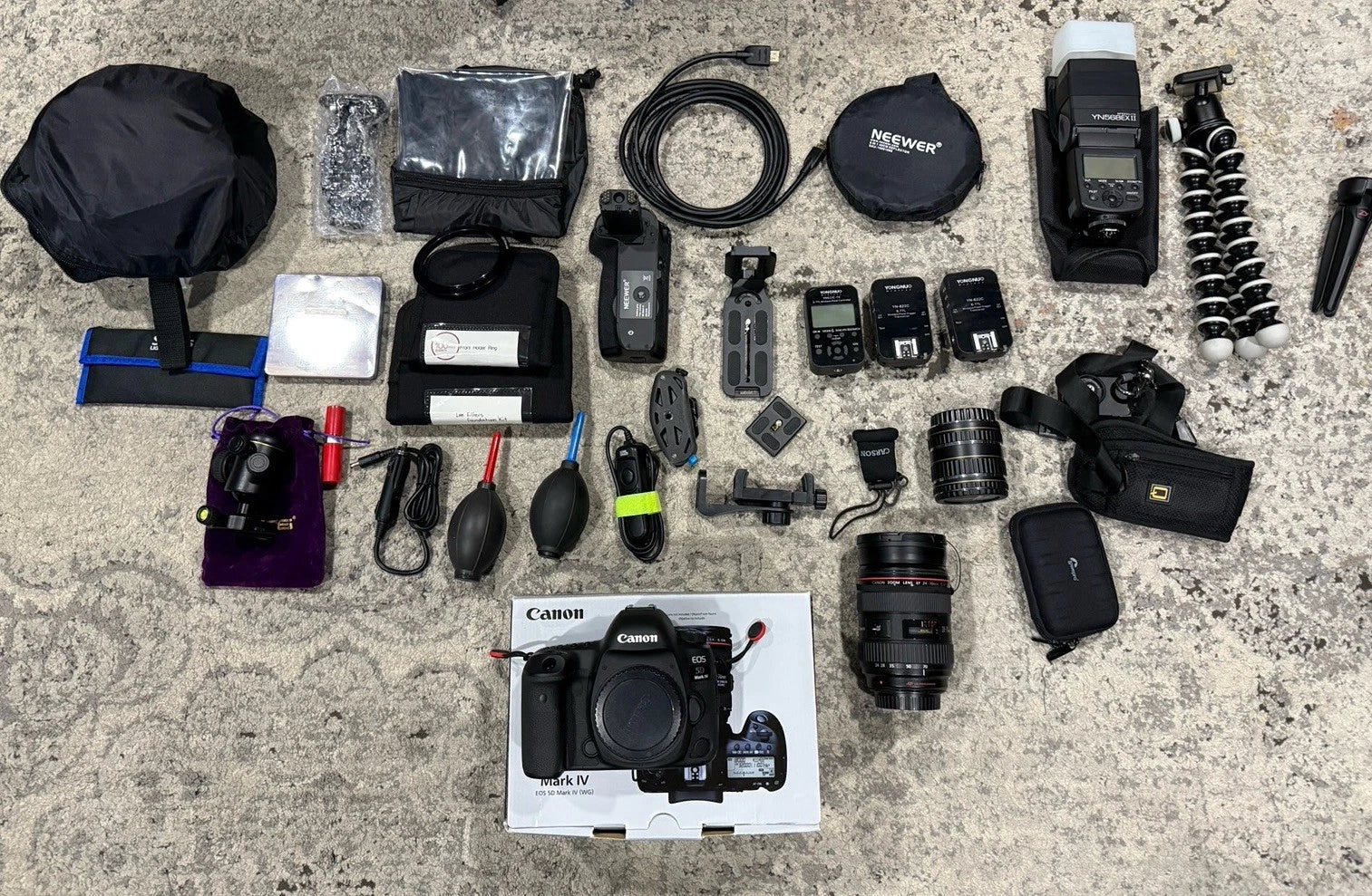Canon EOS 5D Mark IV Camera lens and Battery Grip Lots Of Extras